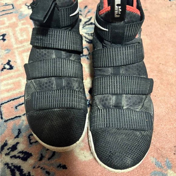 Nike LeBron soldier black gum basketball shoe size 10 - Picture 3 of 6